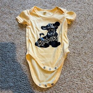🩷6 for $20 🩷 Cute Yellow Baby Bodysuit with Lion Graphic